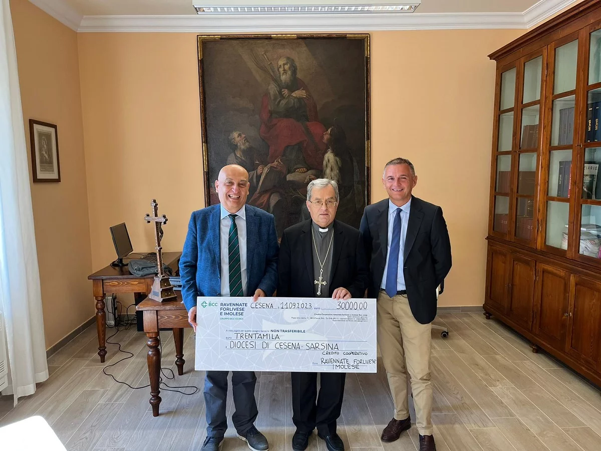 LA BCC ravennate, forlivese e imolese consegna un contributo di 30mila euro alla Diocesi di Cesena e Sarsina